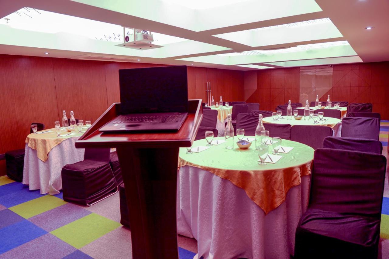 Royal Orchid Golden Suites Púna Kültér fotó