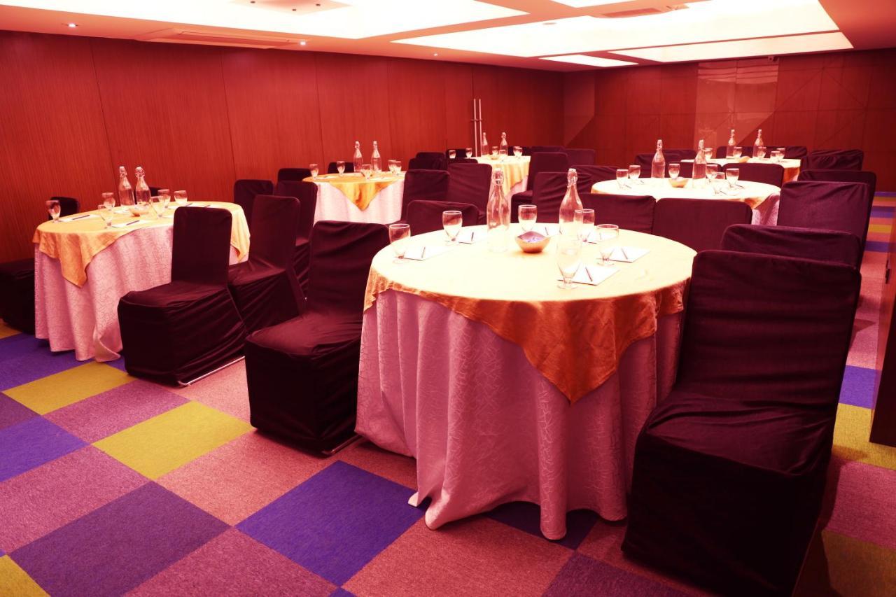 Royal Orchid Golden Suites Púna Kültér fotó