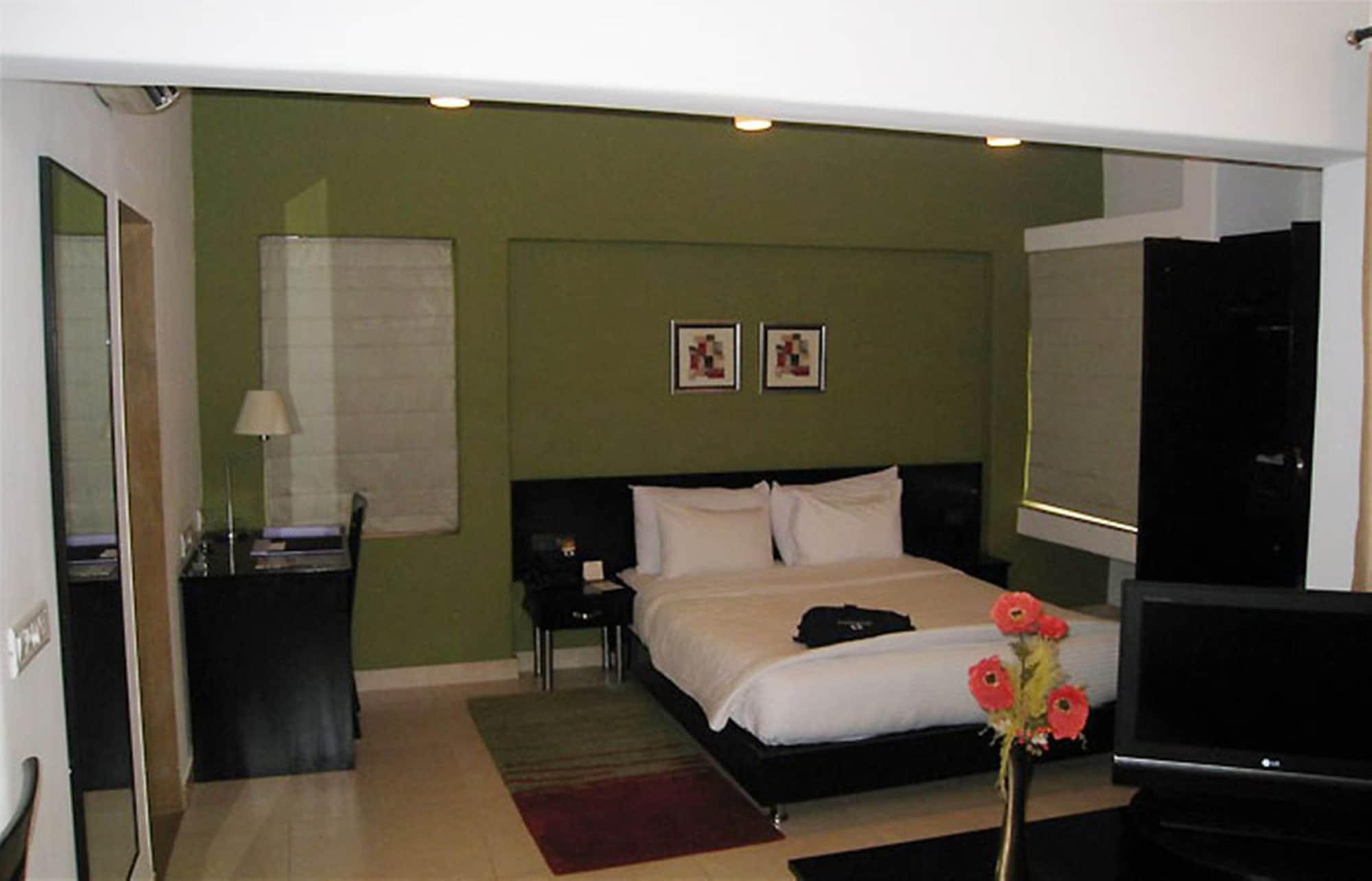 Royal Orchid Golden Suites Púna Kültér fotó