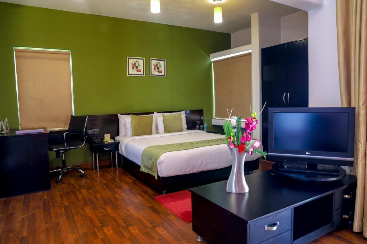 Royal Orchid Golden Suites Púna Kültér fotó