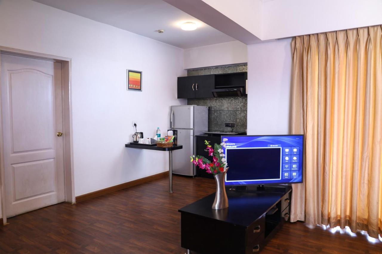 Royal Orchid Golden Suites Púna Kültér fotó