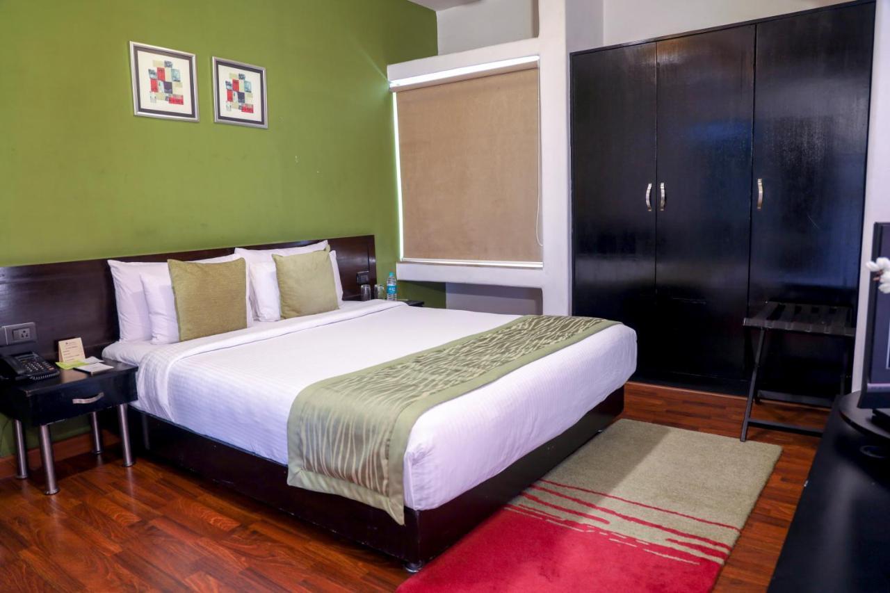 Royal Orchid Golden Suites Púna Kültér fotó