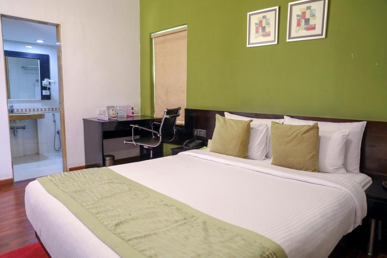 Royal Orchid Golden Suites Púna Kültér fotó